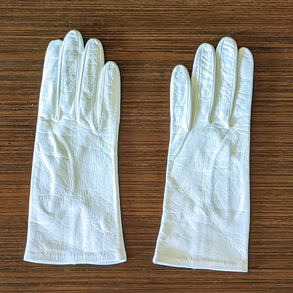 SOLD -- Vintage Nordstrom Italian Off White Soft Leather & Silk Gloves - 7 Med - Picture 6 of 11